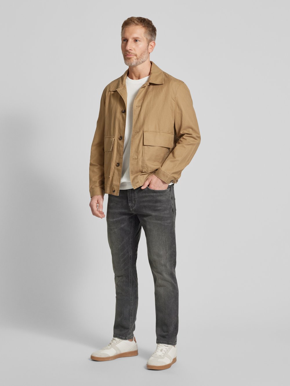 

Джинсы облегающего кроя с этикеткой JOOP! Jeans, светло-серый