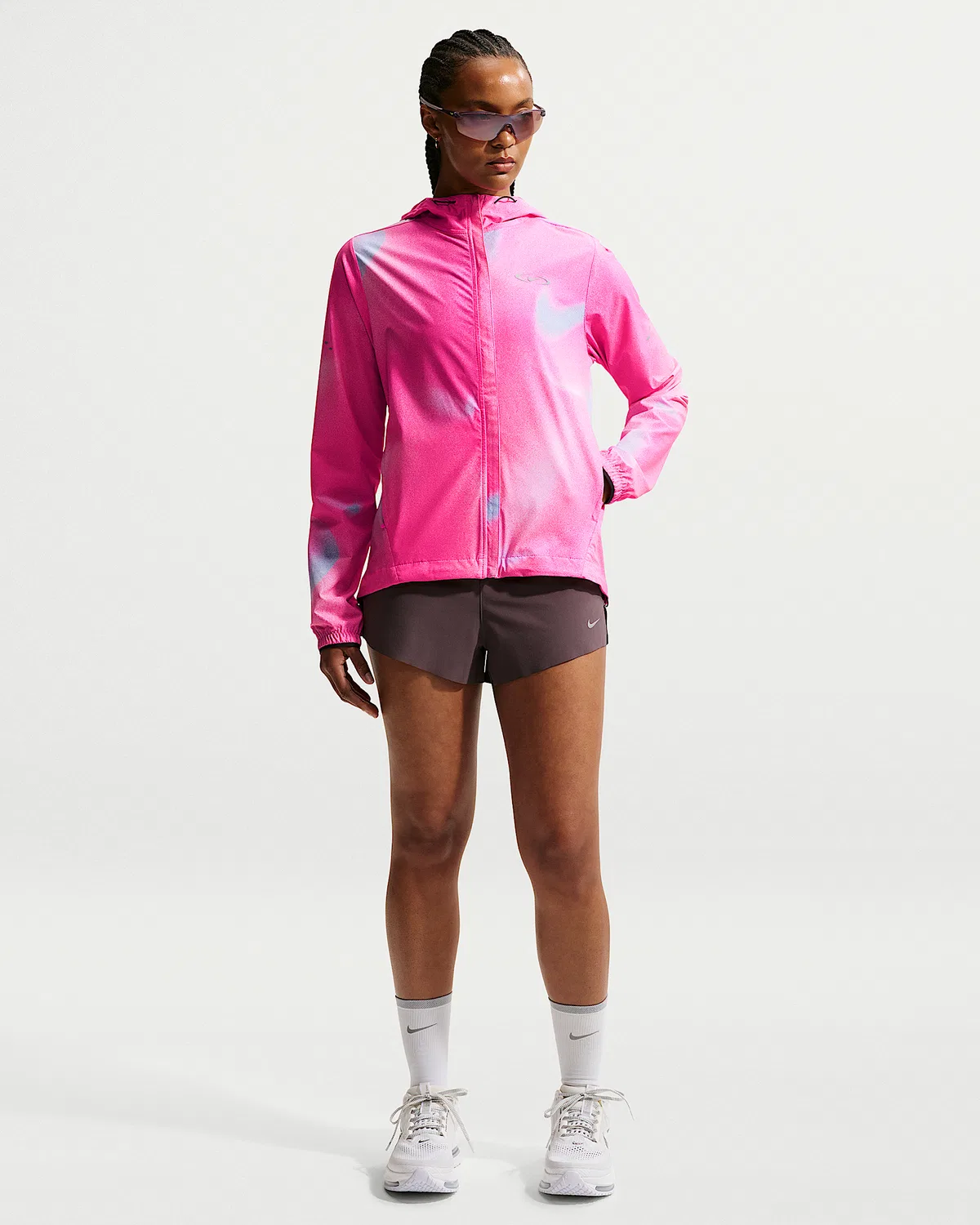 Женская ветрозащитная куртка для бега Nike Swift, Hyper Pink — фото 4