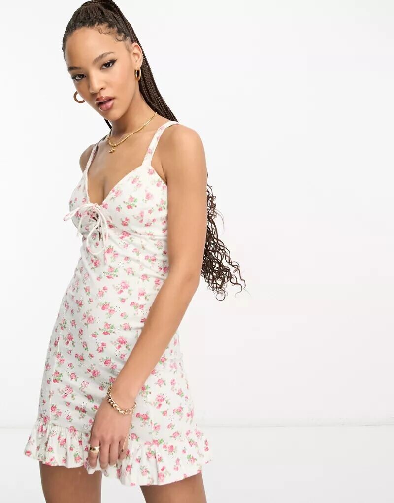 

Белый кружевной сарафан мини с английской вышивкой и цветочным принтом Miss Selfridge