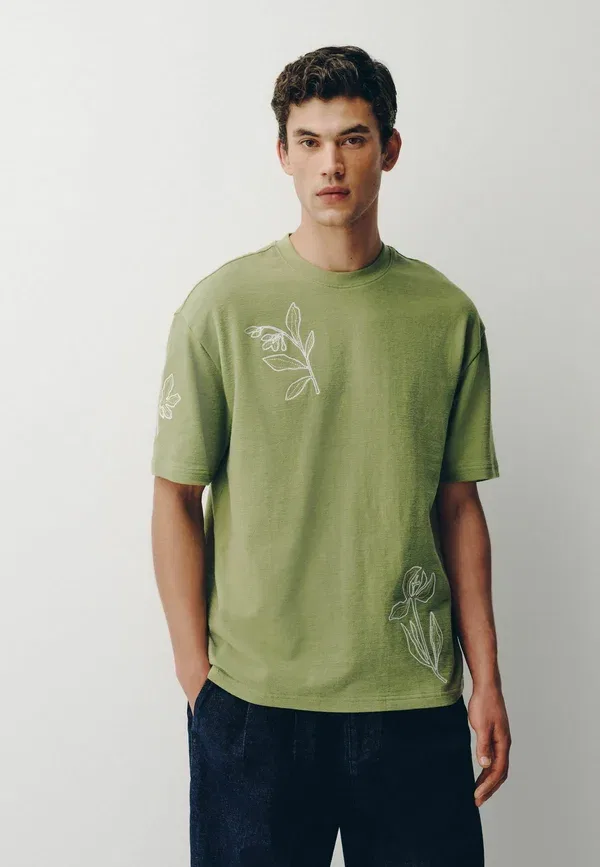 Футболка Regular fit с вышивкой Next, зеленая