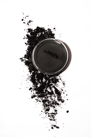 Тени для век с матовой отделкой NOBEA Day-to-Day Mono Eyeshadow, Black chant 3,5 g — фото 3