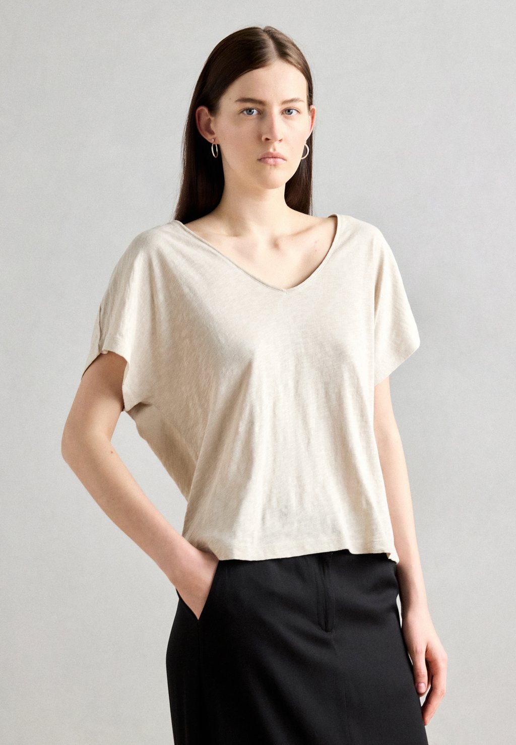 

Базовая футболка V NECK SHORT SLEEVE Marc O'Polo, светло-серый