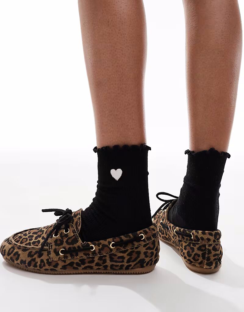 Туфли-лодочки schuh Lyanna из замши с леопардовым принтом — фото 4