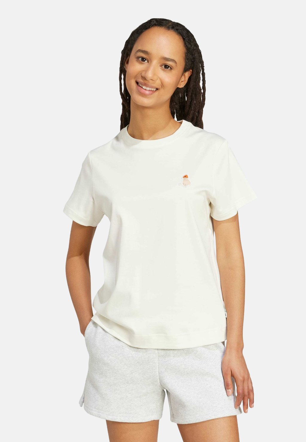 

Футболка с принтом CAT PATCH GRAPHIC Adidas Sportswear, кремовый