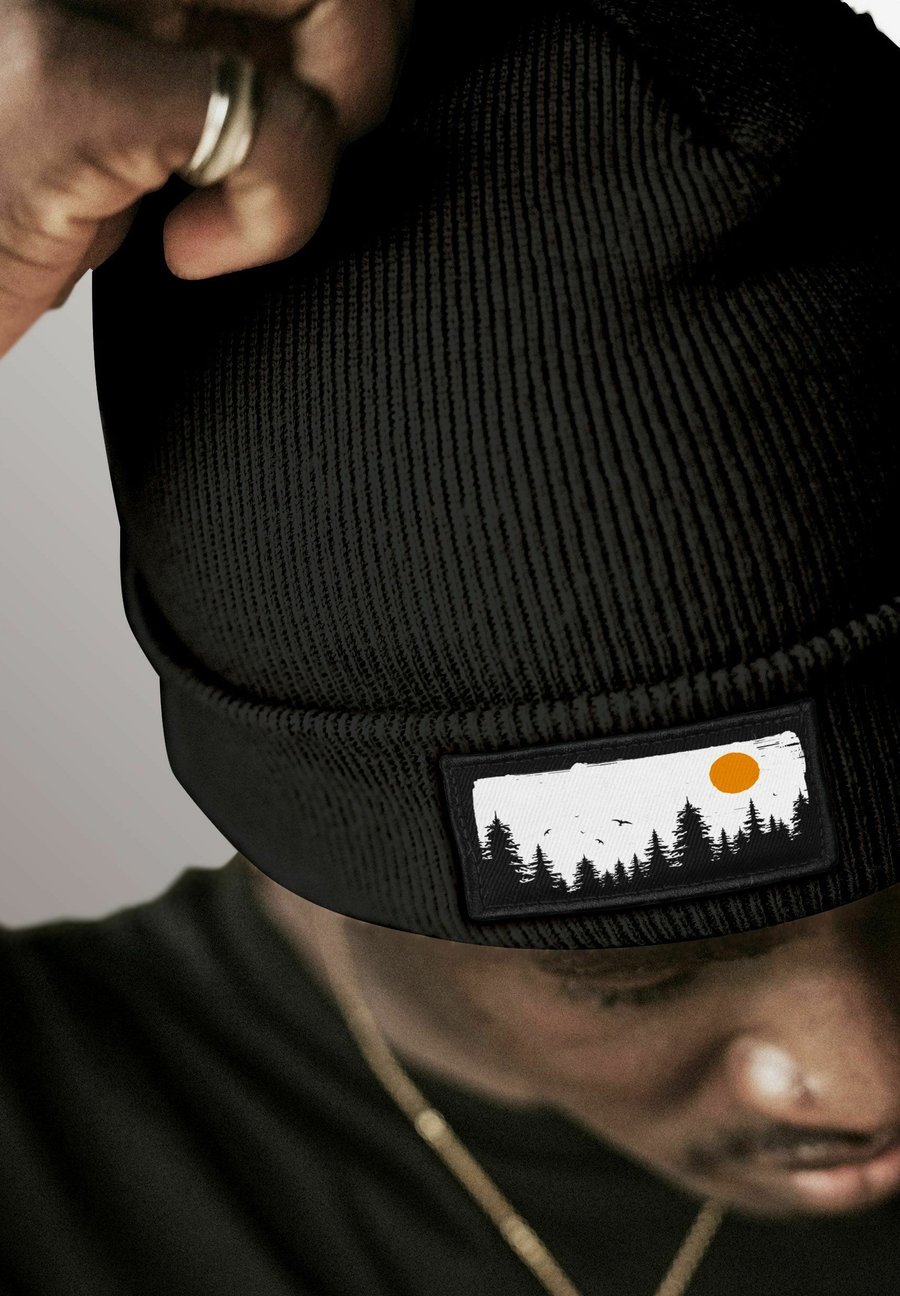 

Шапка Neverless MIT PATCH WALD BÄUME NATUR, Schwarz/Black