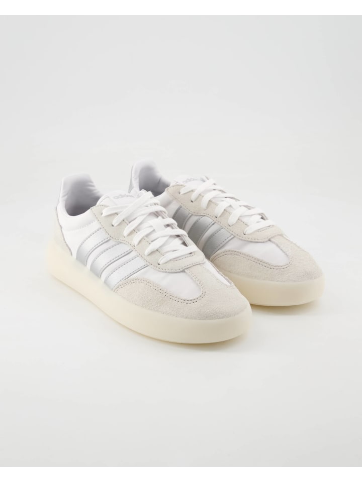 Кроссовки на шнуровке adidas, белый