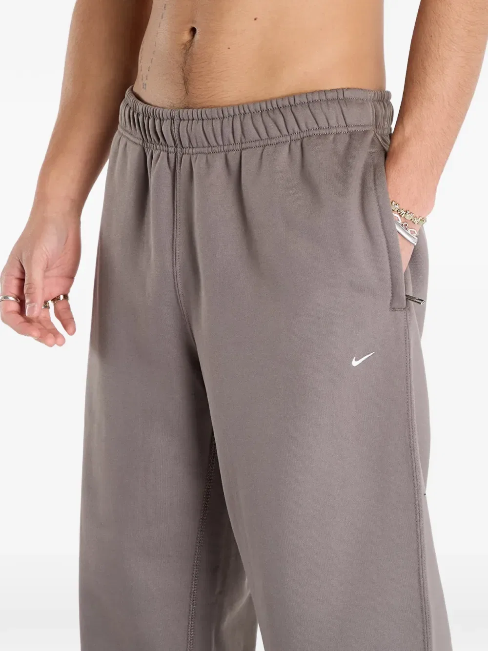 Спортивные брюки с вышитым логотипом Swoosh Nike, коричневый — фото 3