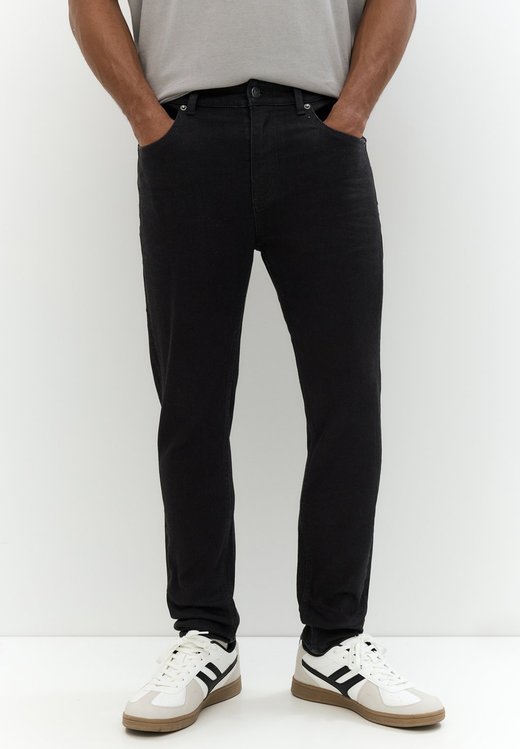 

Зауженные джинсы CARROT FIT PULL&BEAR, черный
