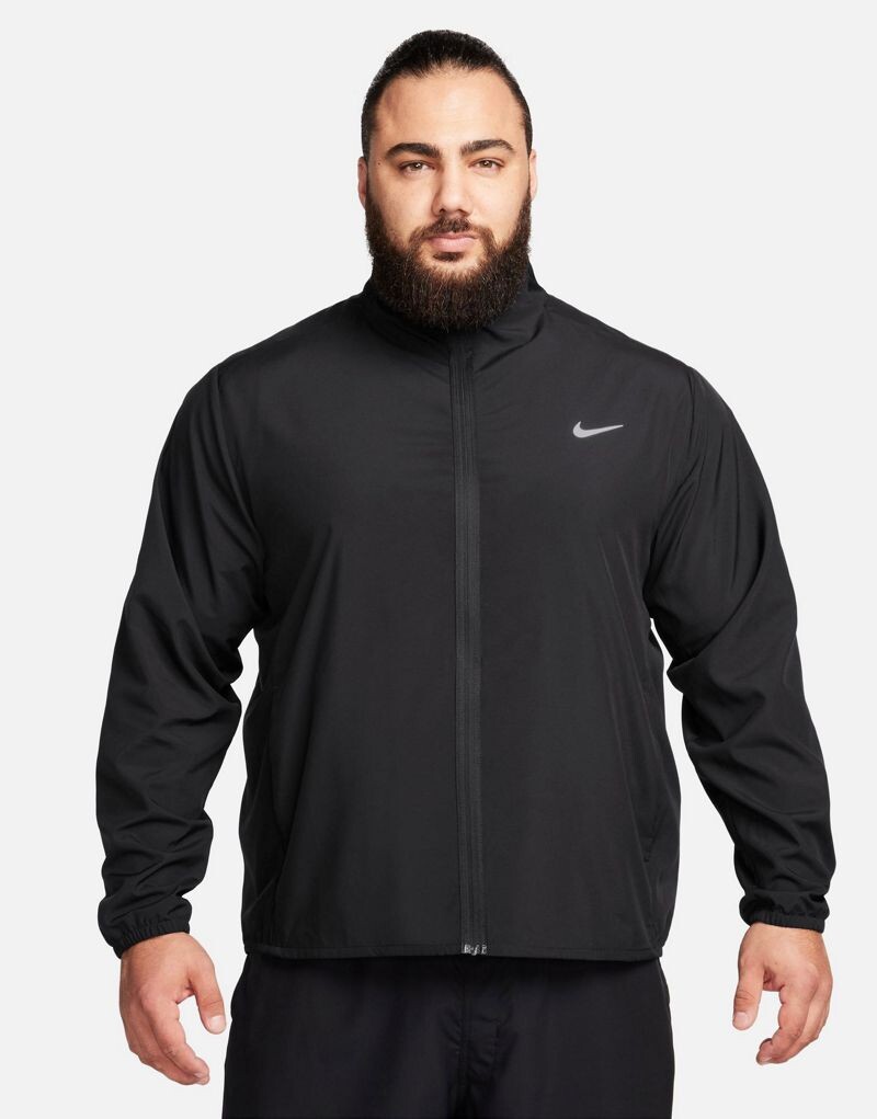 

Черная куртка Nike Versality Dri-Fit Form