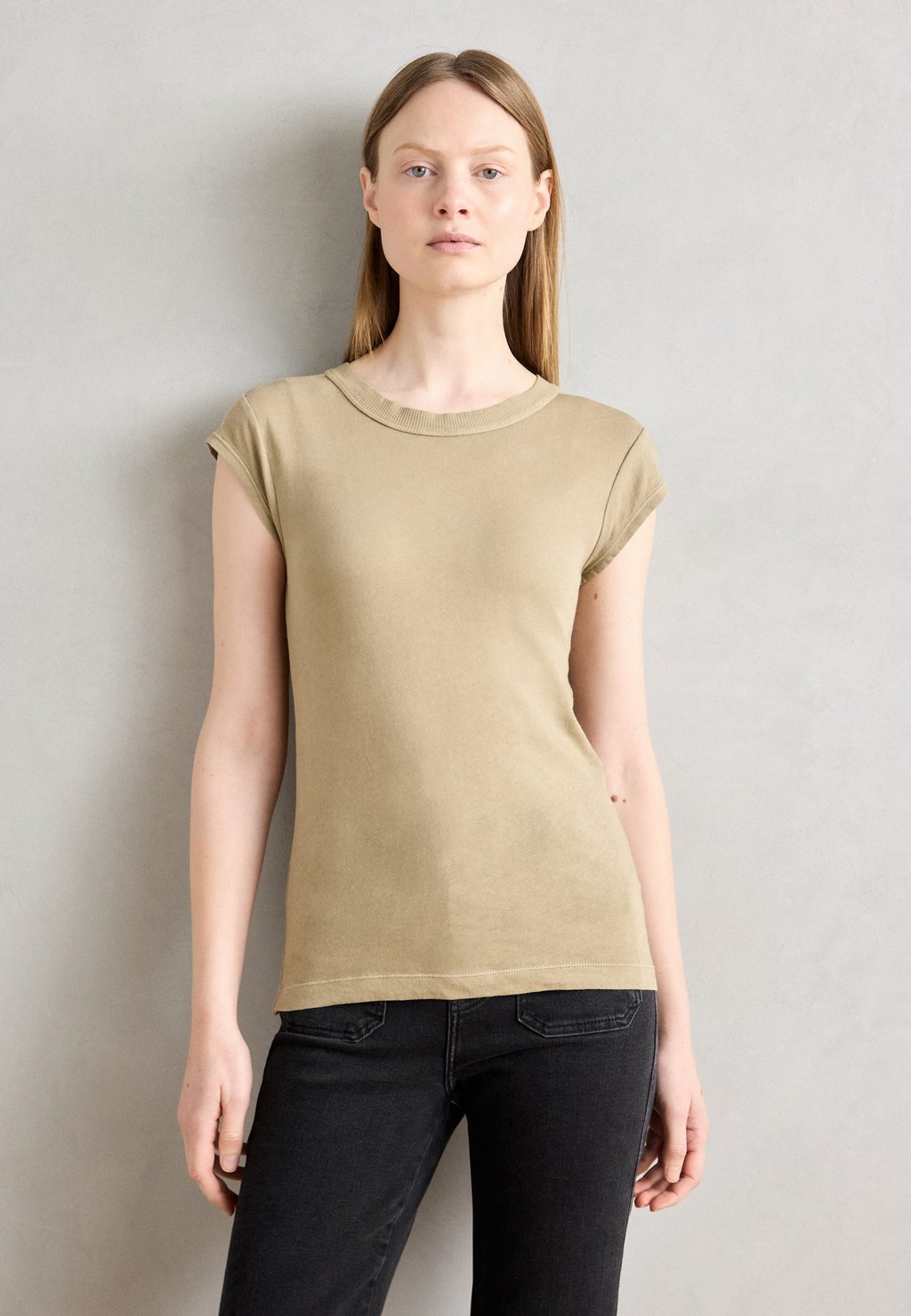 

Базовая футболка SHORT SLEEVE ROUND NECK Marc O'Polo, песочный