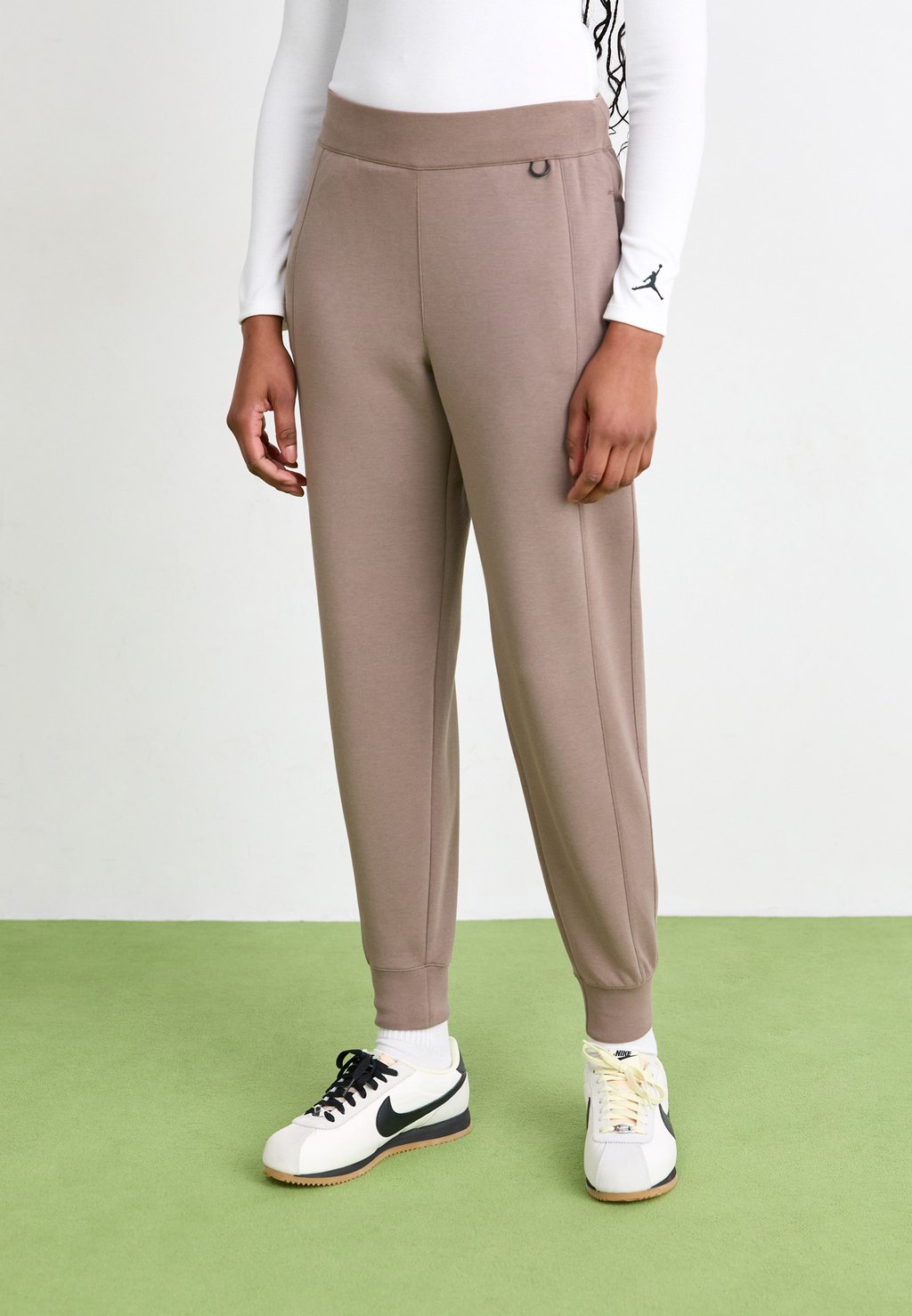 

Спортивные брюки Nike Sportswear, коричневый