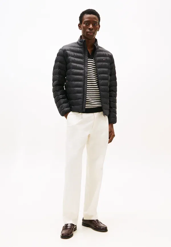 Куртка-пуховик Tommy Hilfiger Core Packable Jacket Light Jacket, черный — фото 2