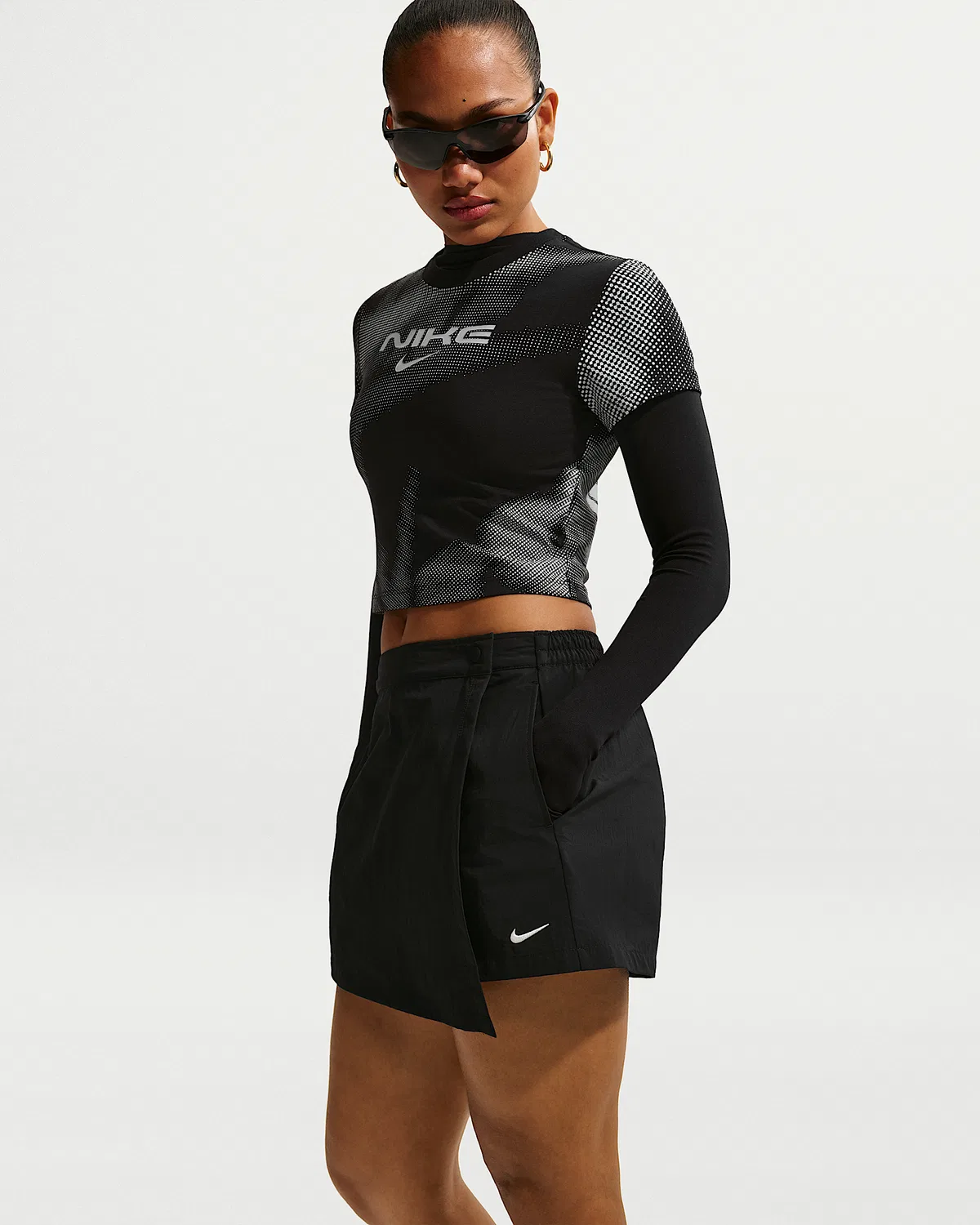Женская юбка-шорты Nike Sportswear средней посадки, Black/Sail — фото 4