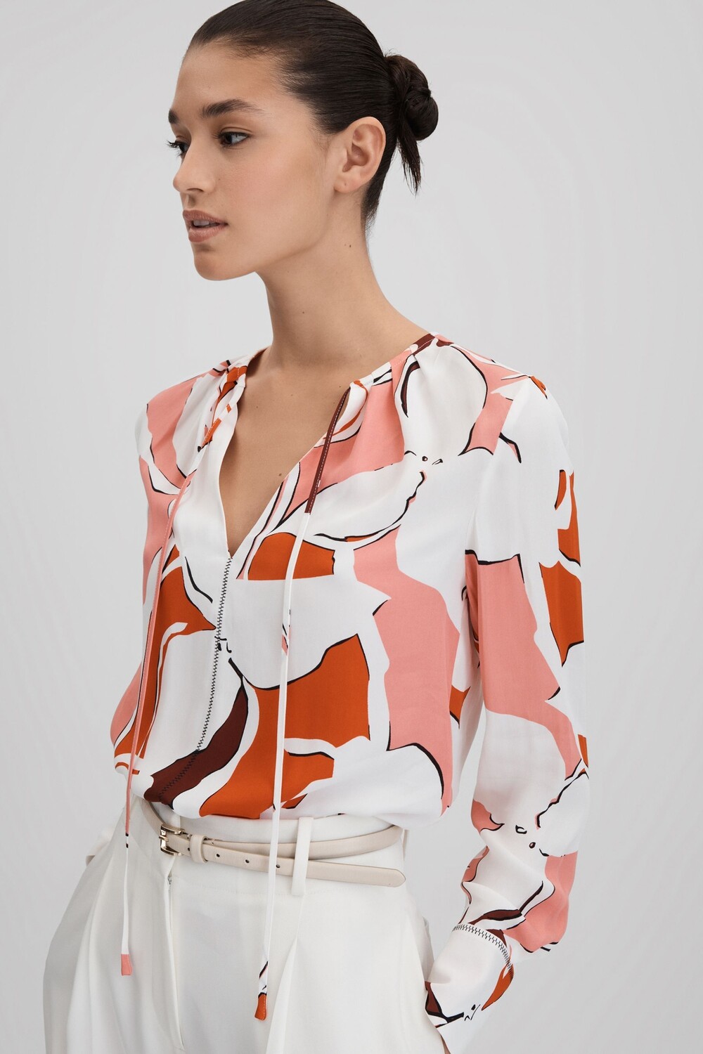 

Блуза Tess с принтом и завязкой на шее Reiss, бежевый, Красный, Блуза Tess с принтом и завязкой на шее Reiss, бежевый