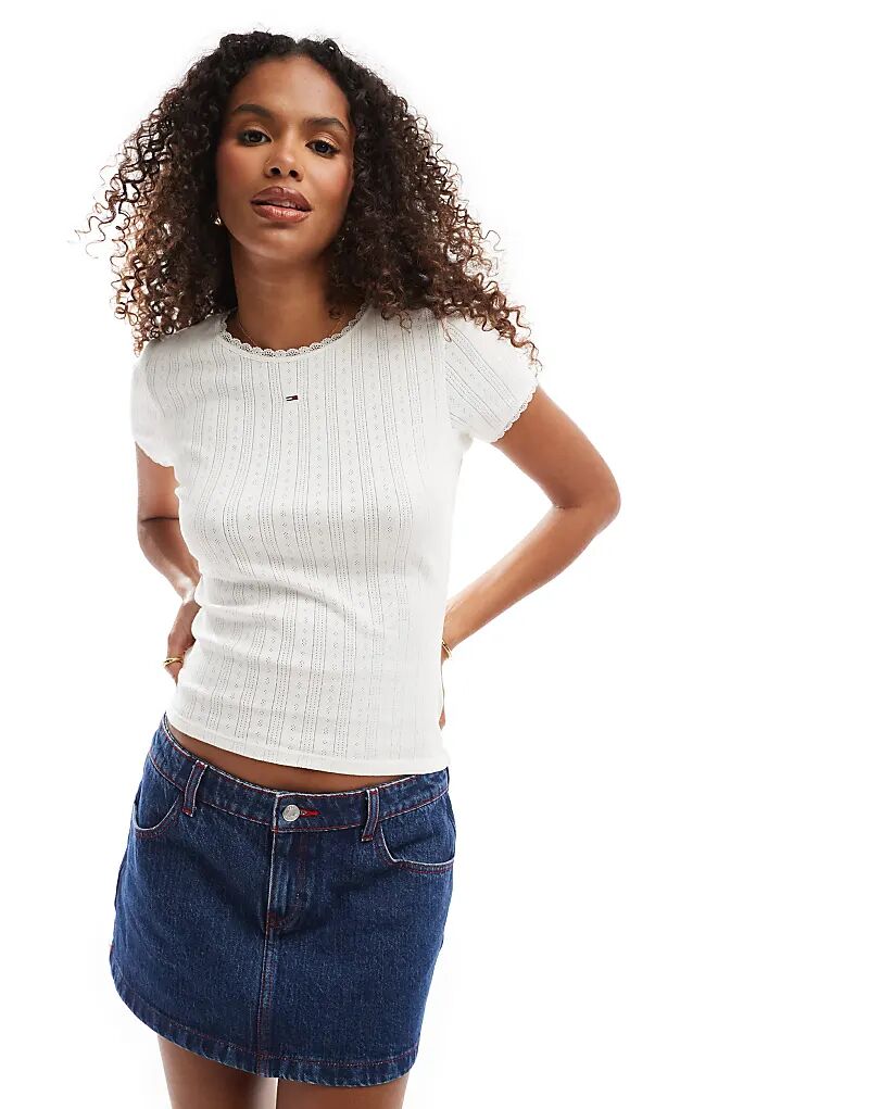 

Футболка с ажурным узором в белом цвете Tommy Jeans
