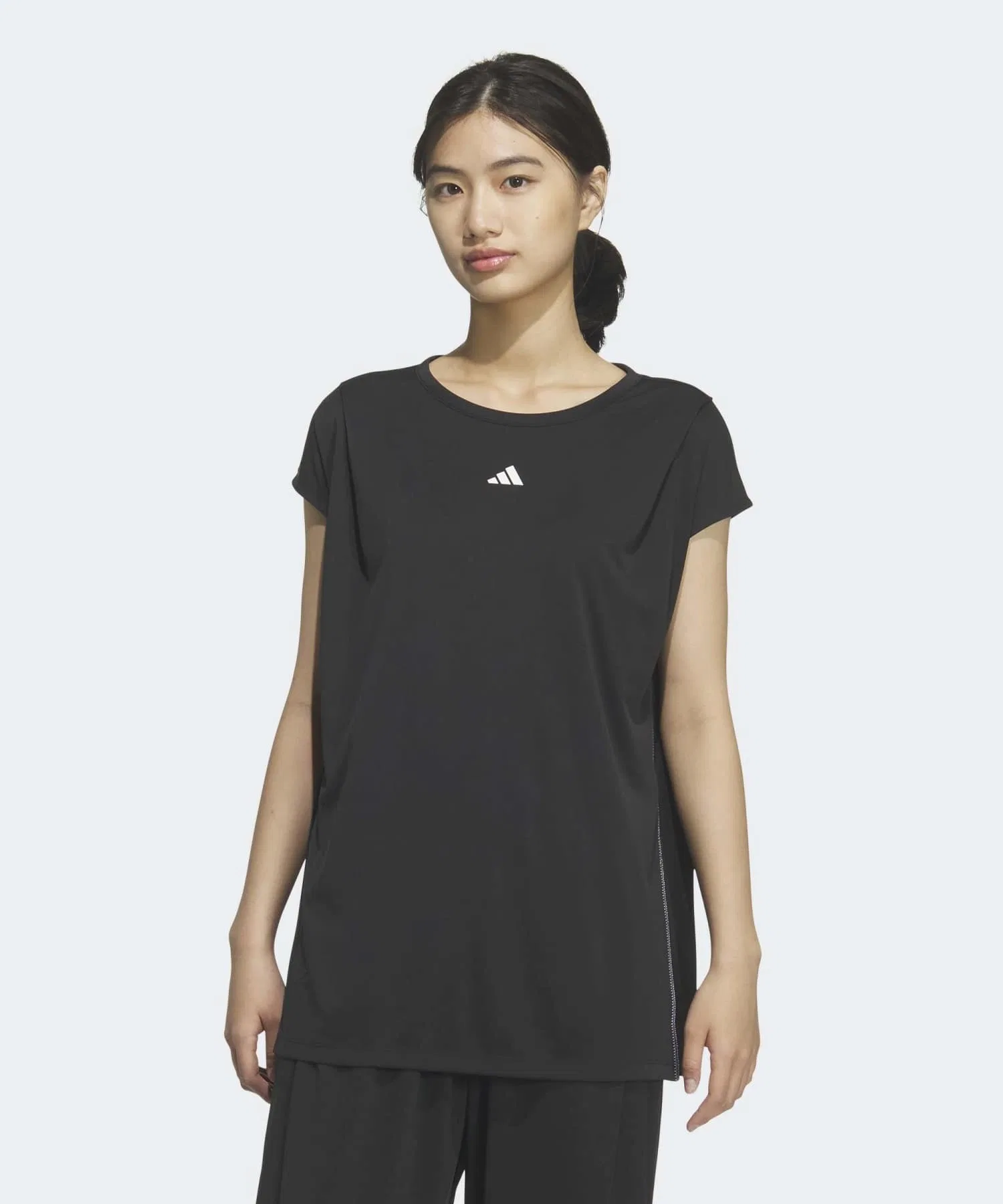 Женская футболка Adidas Soft Luxe из полиэстера чёрная