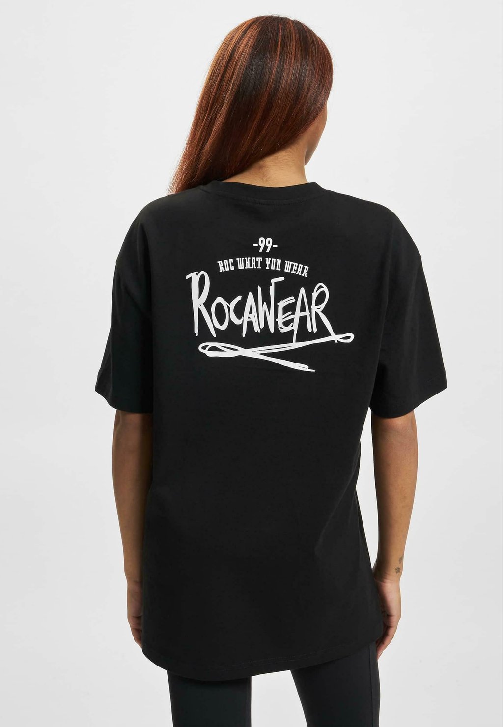 

Футболка с принтом Rocawear, черный