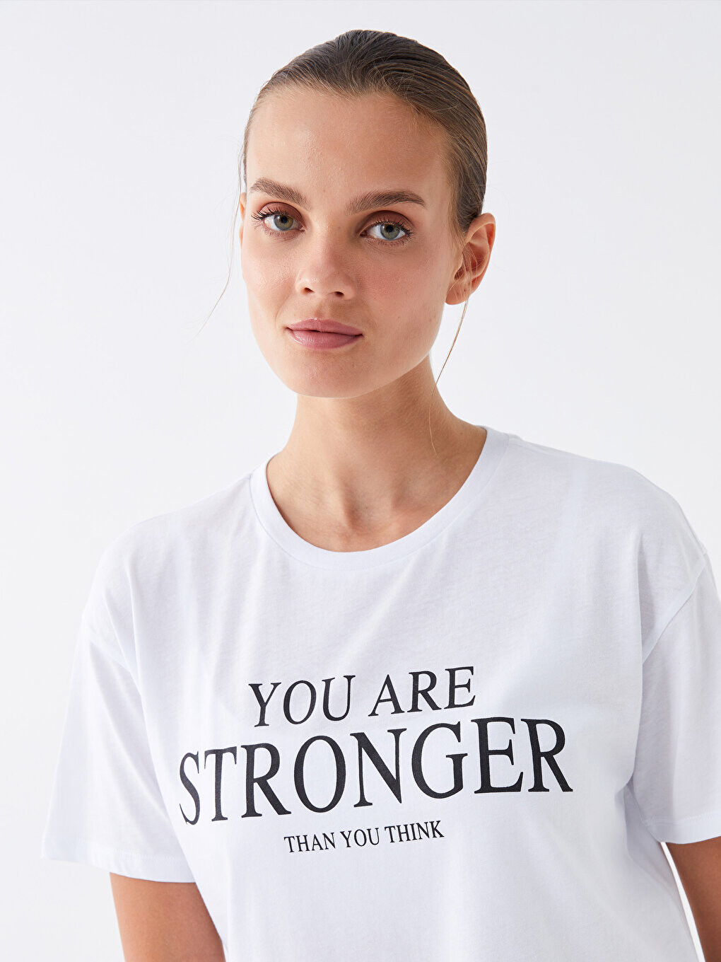 

Женская спортивная футболка с коротким рукавом с круглым вырезом и принтом LCW Active, белый