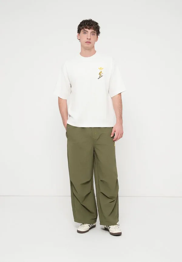 Футболка унисекс с принтом лыжного клуба Adidas Originals, Core White — фото 3