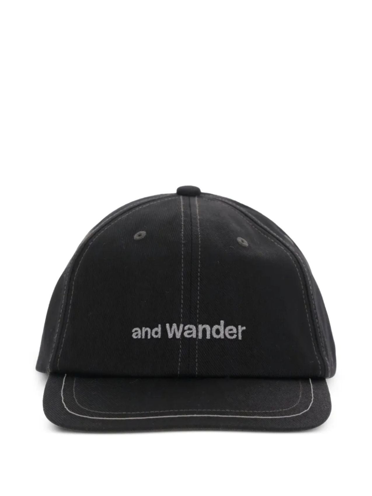 

И кепка с вышитым логотипом Wander And Wander, черный