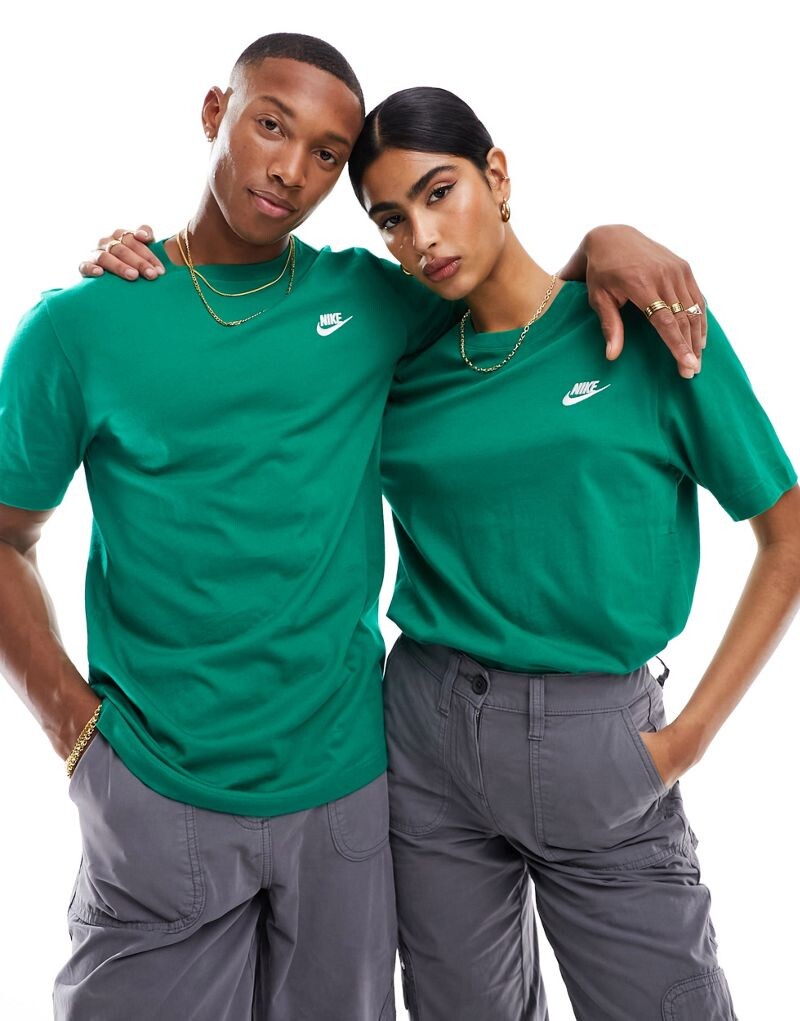 

Зеленая футболка унисекс Nike Club