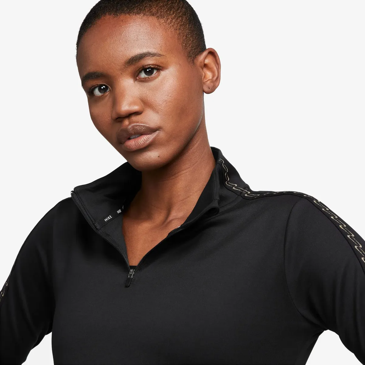 

Тренировочная рубашка Nike "THERMA-FIT ONE WOMEN'S 1/-ZIP TOP", белый