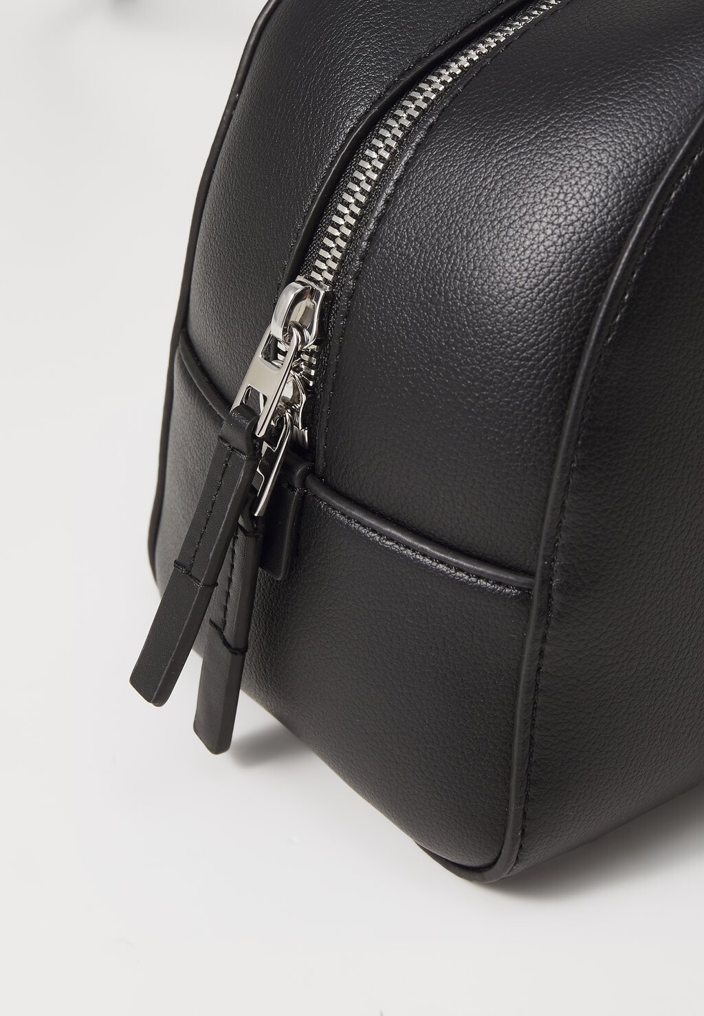 

Сумка GLIDE ELONGATED SHOULDER BAG Calvin Klein, черный