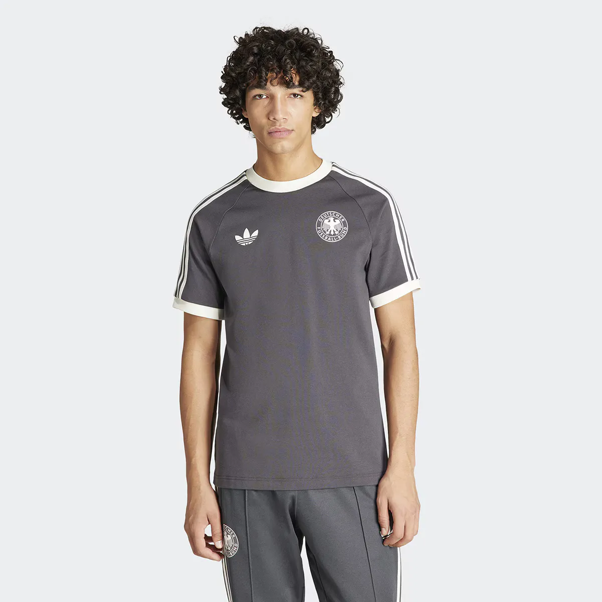 

Мужская футболка Adidas Originals Adicolor Classics Germany с тремя полосками, черный