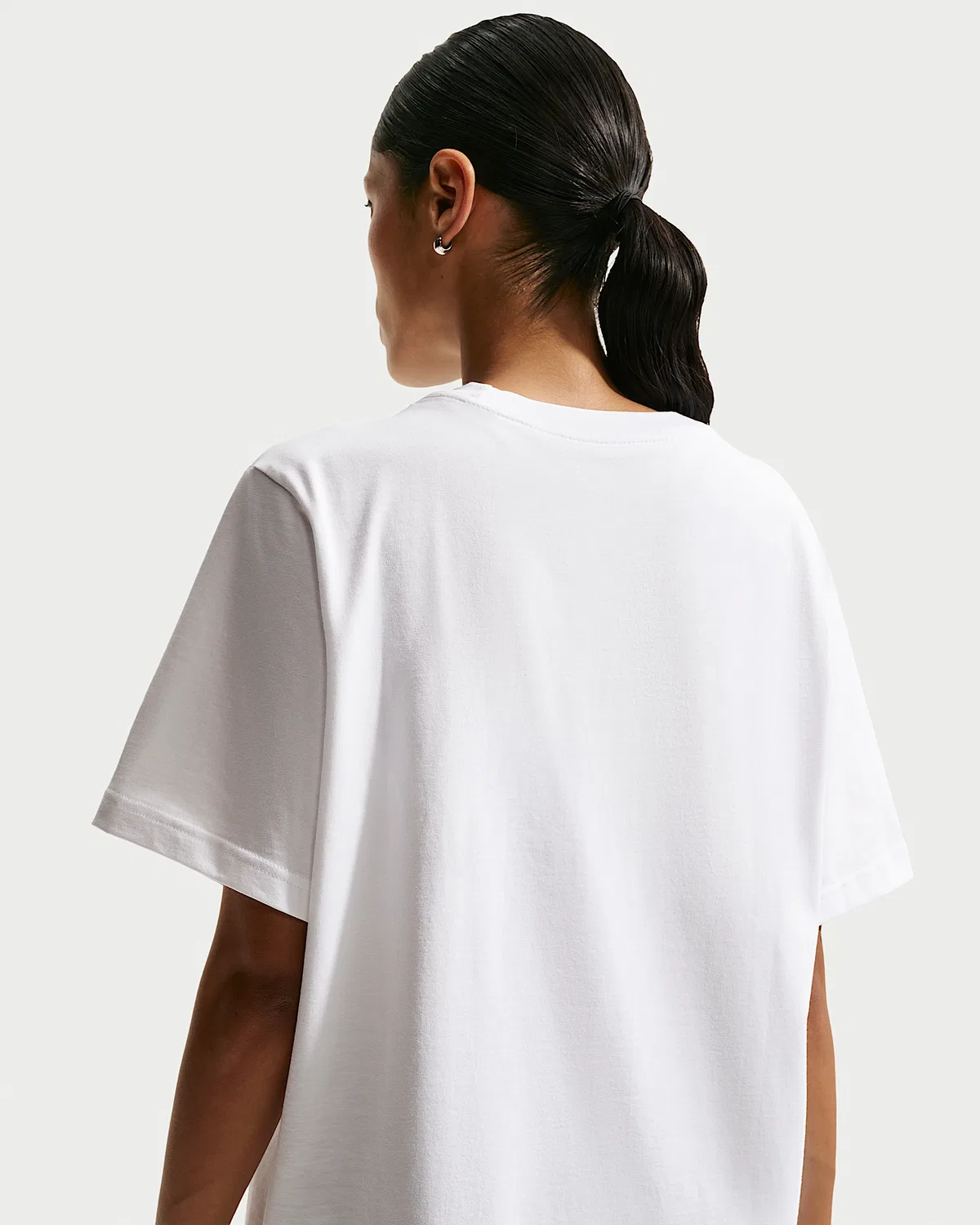 Женская футболка Nike Sportswear, White/Cool Grey — фото 2