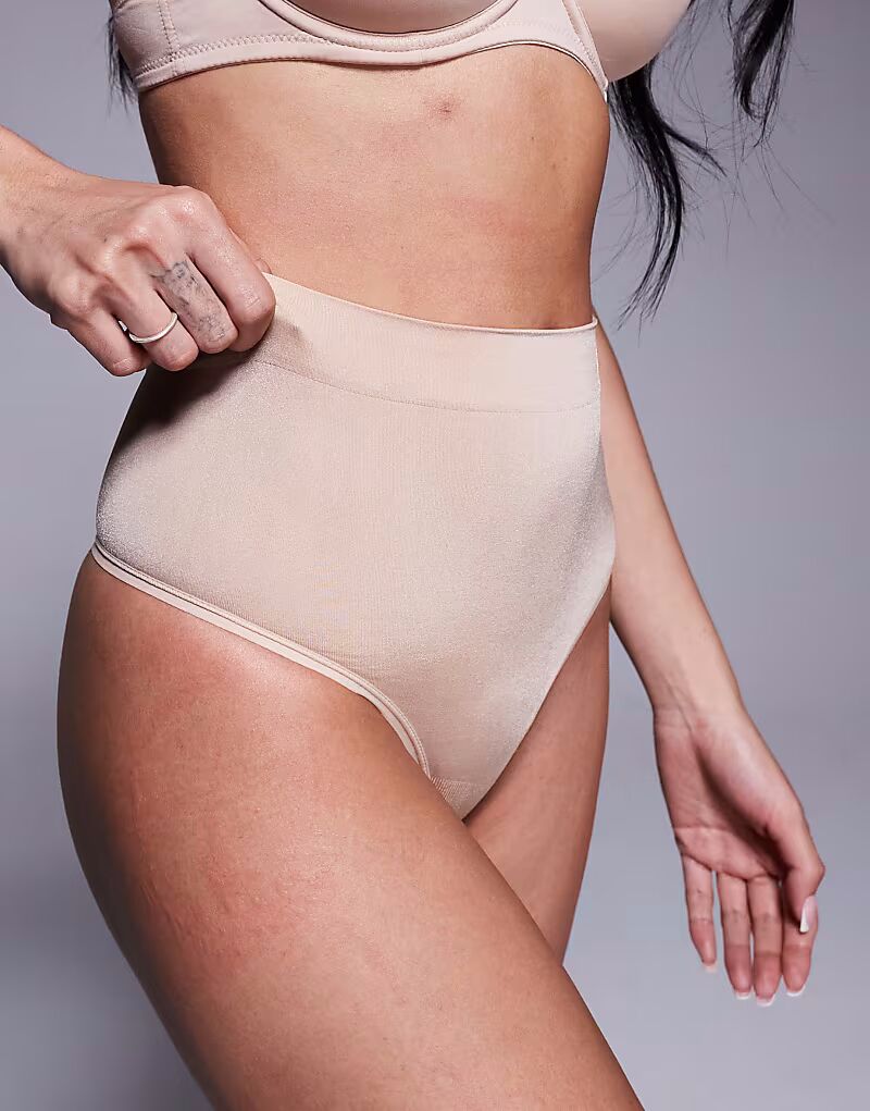 

Утягивающие стринги Magic Bodyfashion Comfort с легким контурным моделированием в цвете капучино
