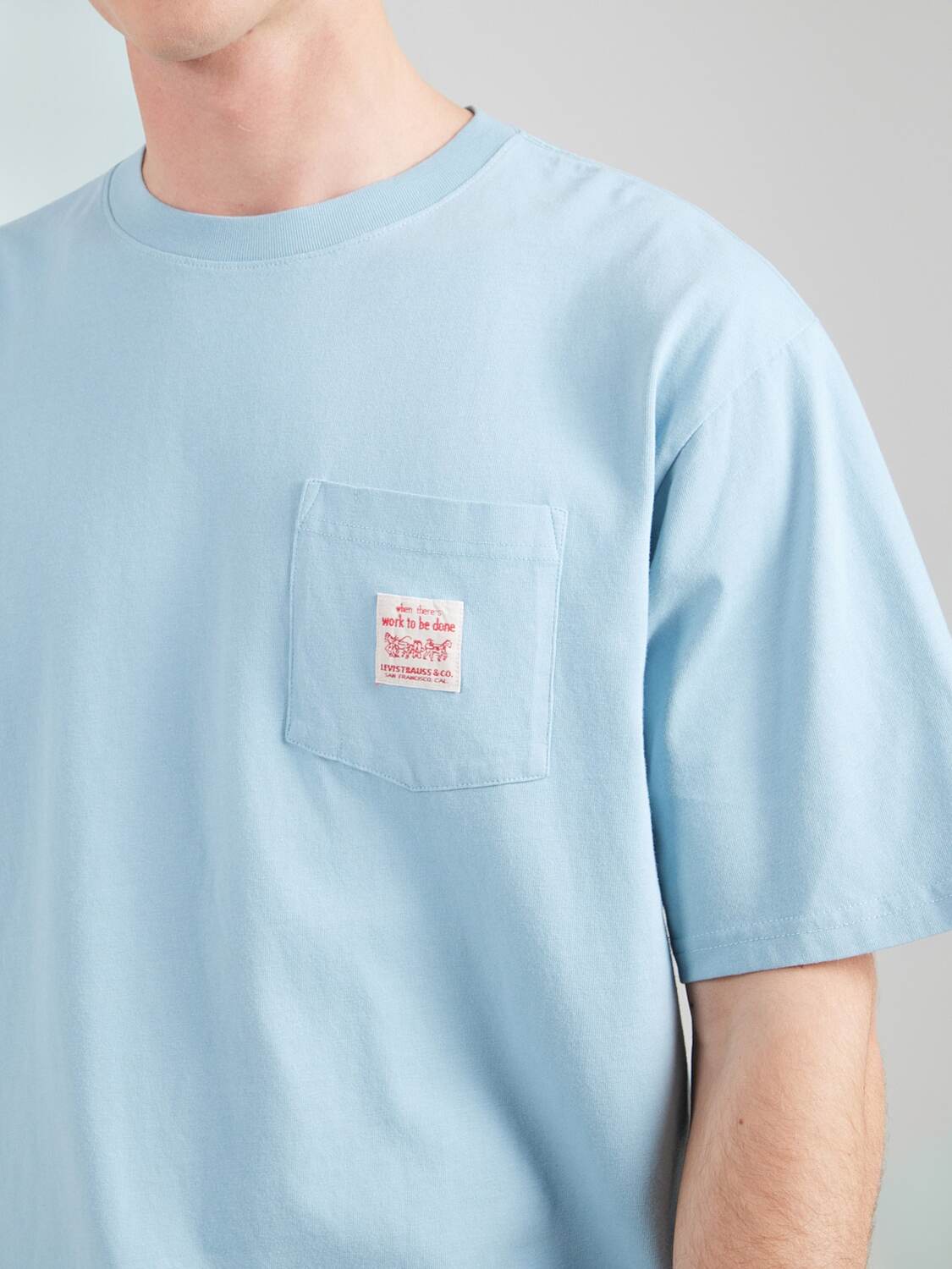LEVI'S  Футболка в светло-голубом цвете — фото 2