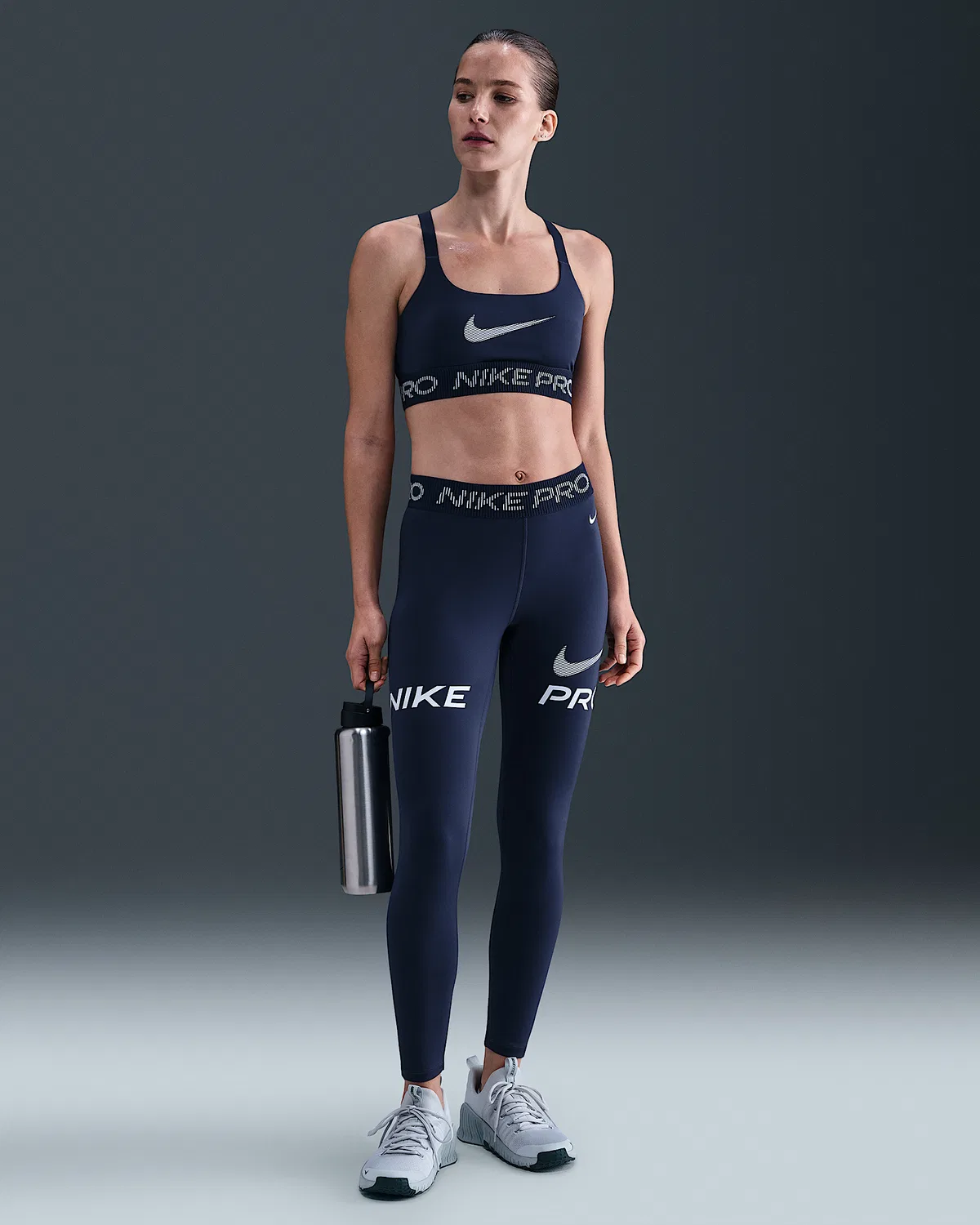 Женский спортивный бюстгальтер Nike Pro с легкой поддержкой без поролона, Midnight Navy/Football Grey/White — фото 4