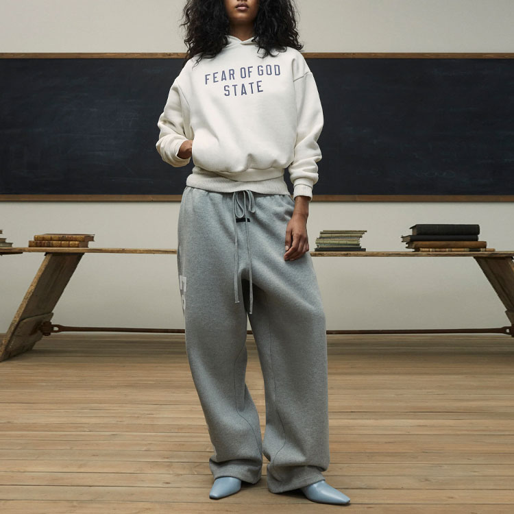 Флисовые свободные спортивные штаны Fear Of God Essentials, Овсяно-серый/Темный хэтер — фото 4