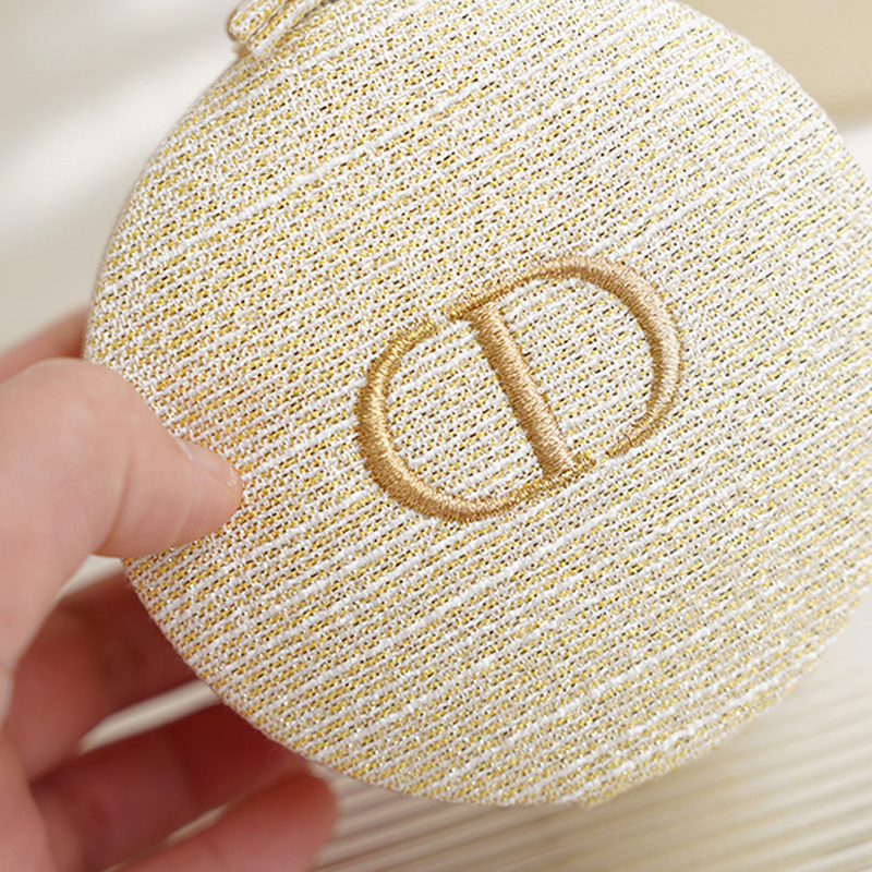 Косметичка DIOR: Золотое сияние — фото 2