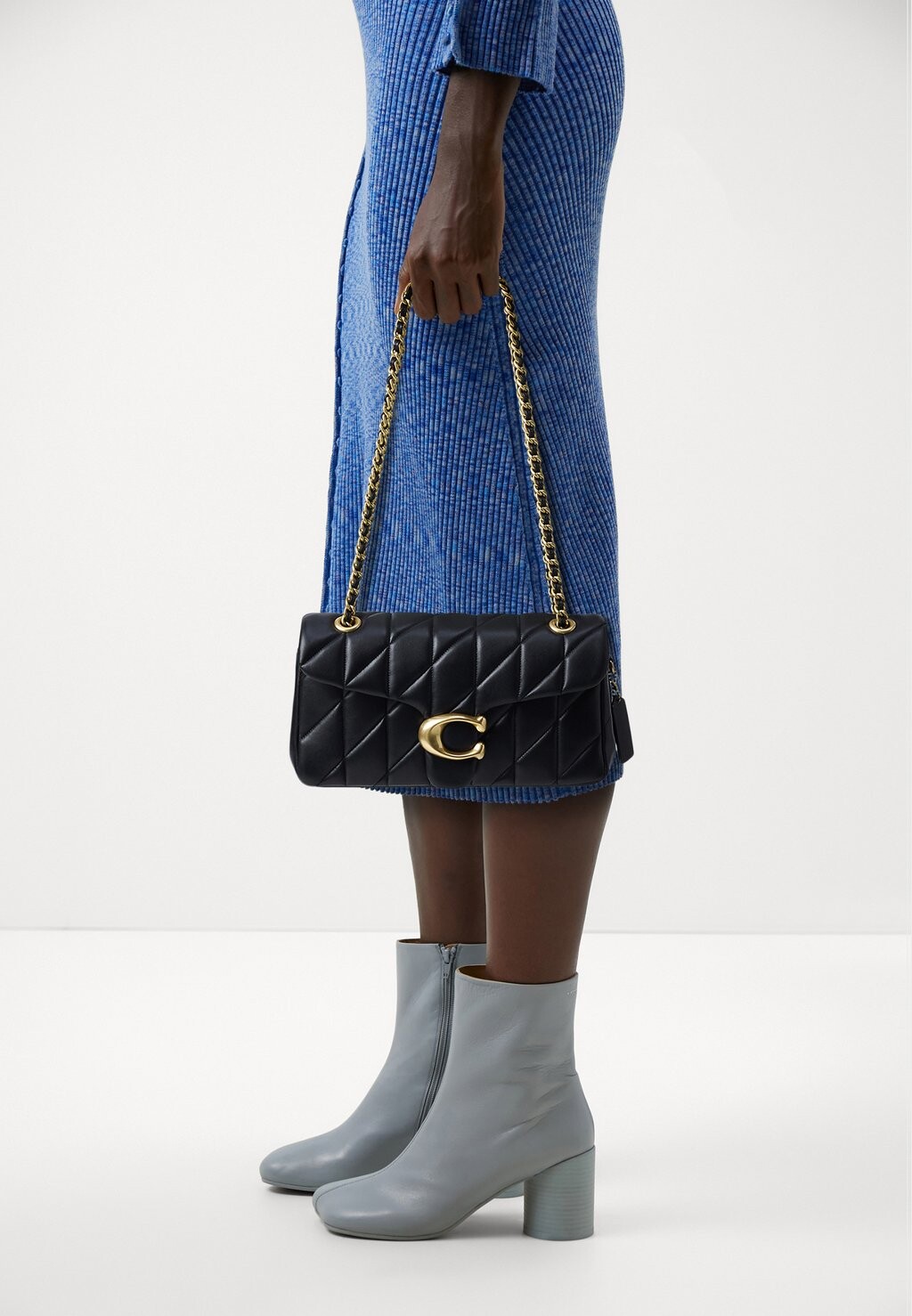 

Сумка на плечо Quilted Tabby Shoulder Bag 26 With Chain Coach, черный