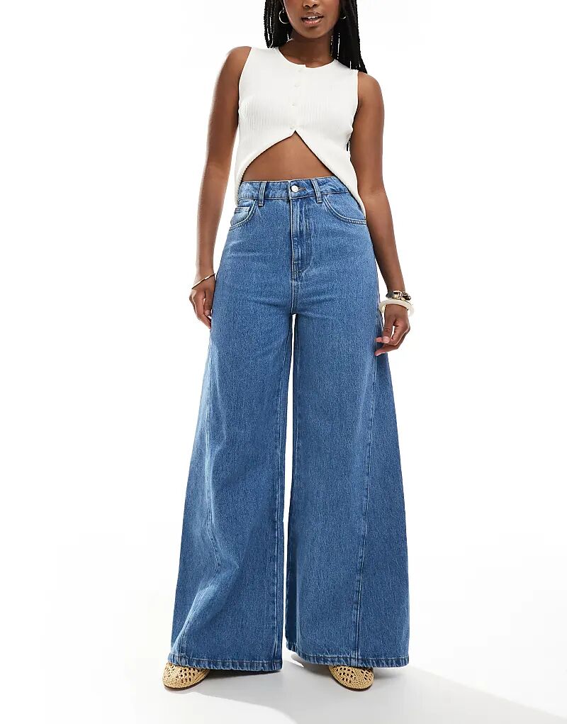 

Расклешенные джинсы ASOS DESIGN с защипами-годе, средневыбеленные