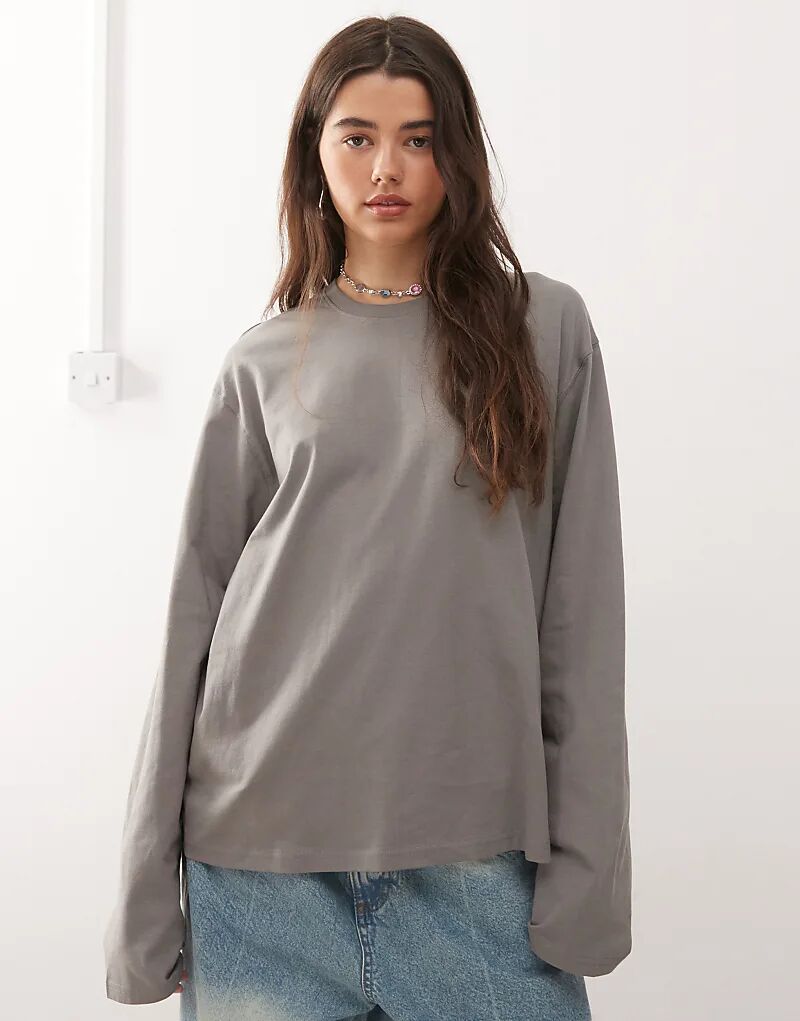 

Лонгслив свободного кроя с длинными рукавами в стиле Weekday темно-серого цвета