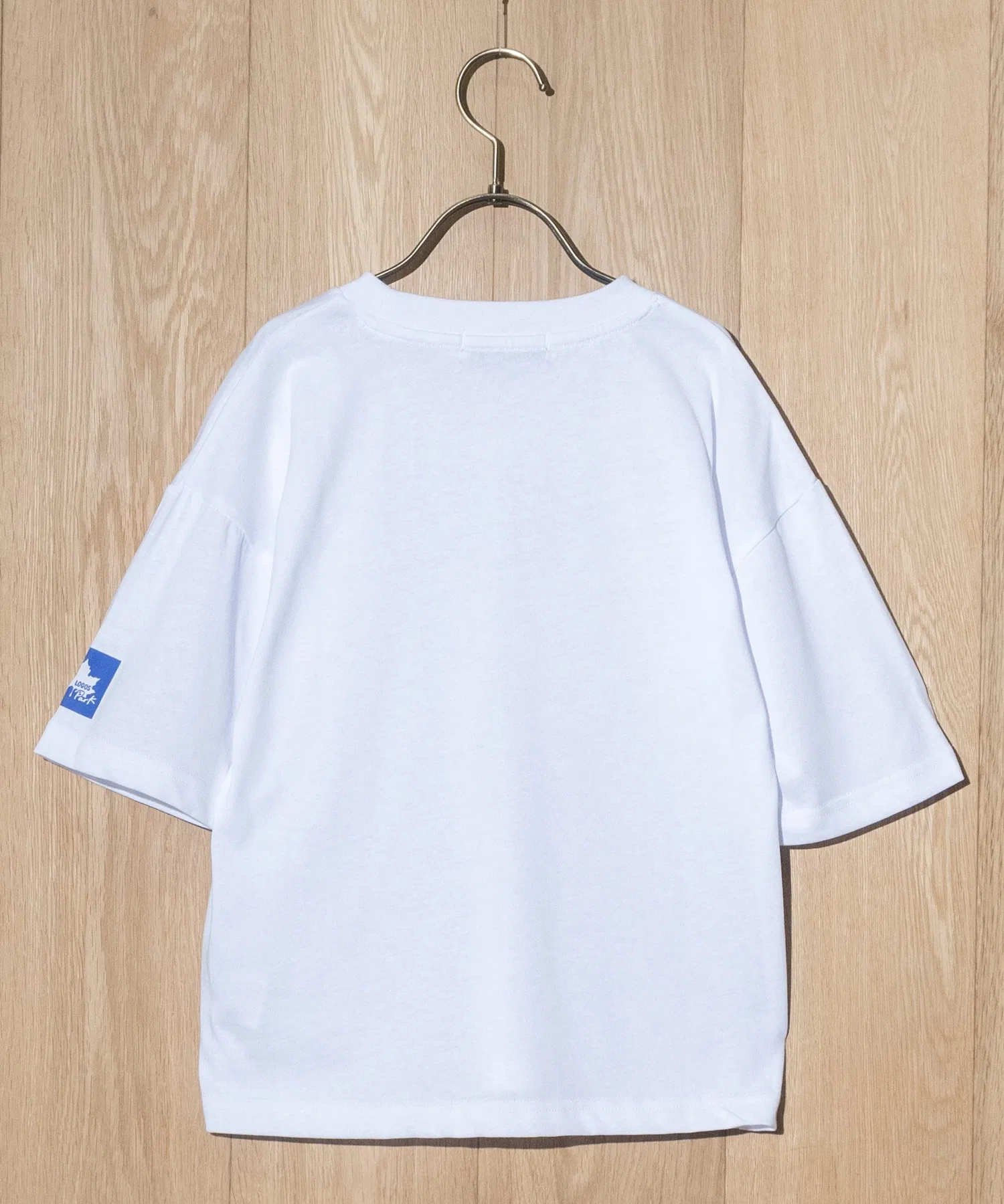 Детская футболка с логотипом LOGOS JOHN'S CLOSET тёмно-синяя — фото 2