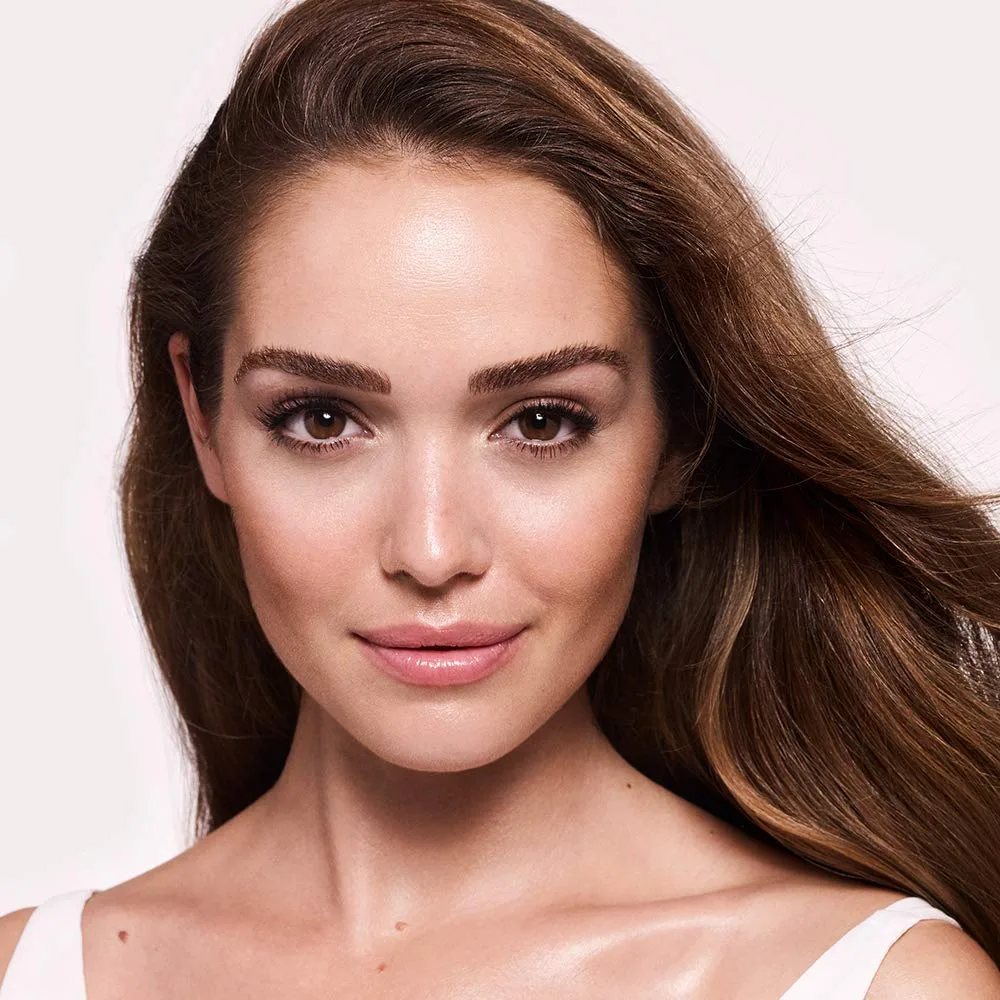 Праймер для лица Charlotte Tilbury Wonderglow - мягкий, сияющий праймер, увлажняющий кожу и скрывающий недостатки, мелкие морщины и складки - с гиалуроновой кислотой и маслом шиповника. 39,9 мл (1 шт.) — фото 4