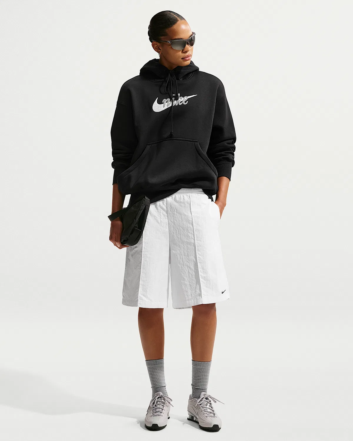 Женская оверсайз худи с логотипом Nike Sportswear Phoenix Fleece, Black/Summit White — фото 4