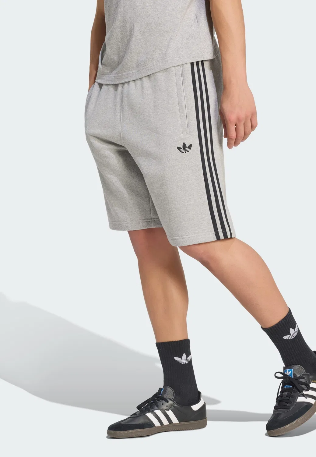 Шорты Adidas Originals Regular Pants 3-Stripes светло-серого цвета — фото 2