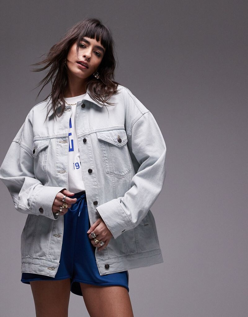 

Длинная джинсовая куртка с эффектом потертости Topshop