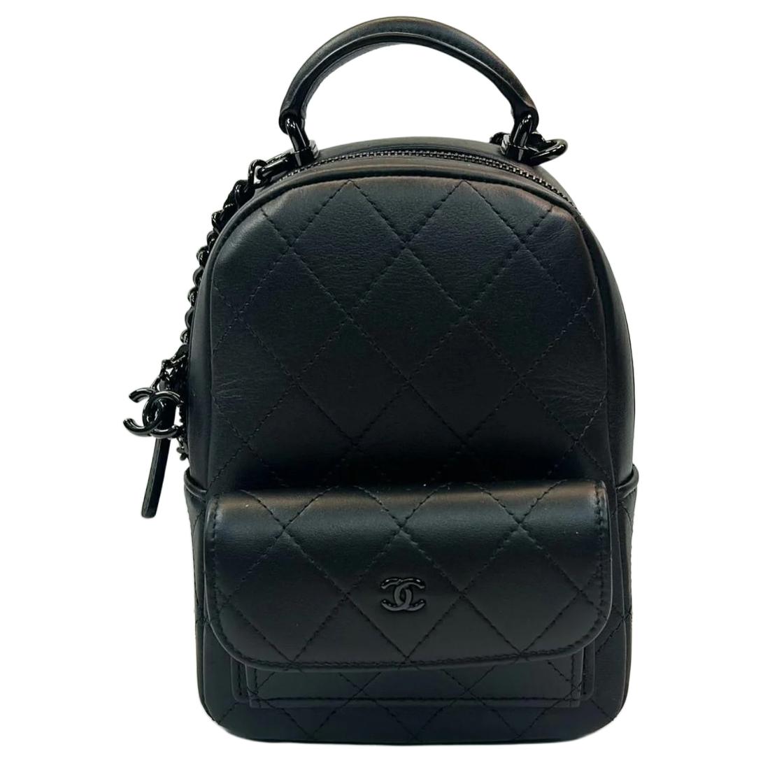 

CHANEL Миниатюрный унисекс рюкзак из телячьей кожи черный