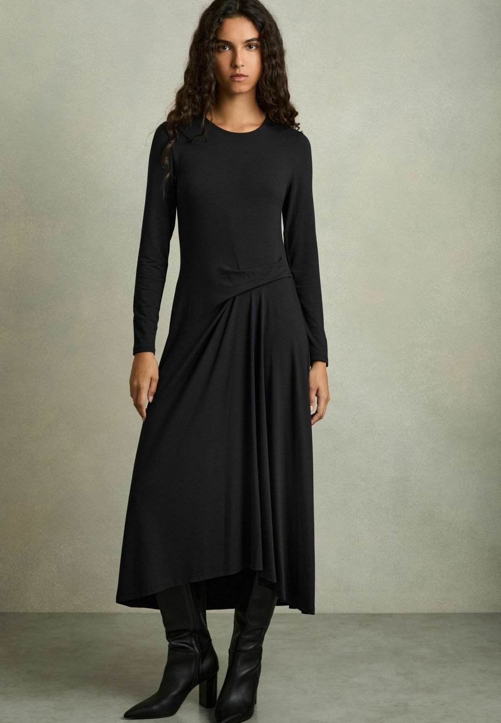 

Платье из джерси REGULAR FIT Reiss, синий
