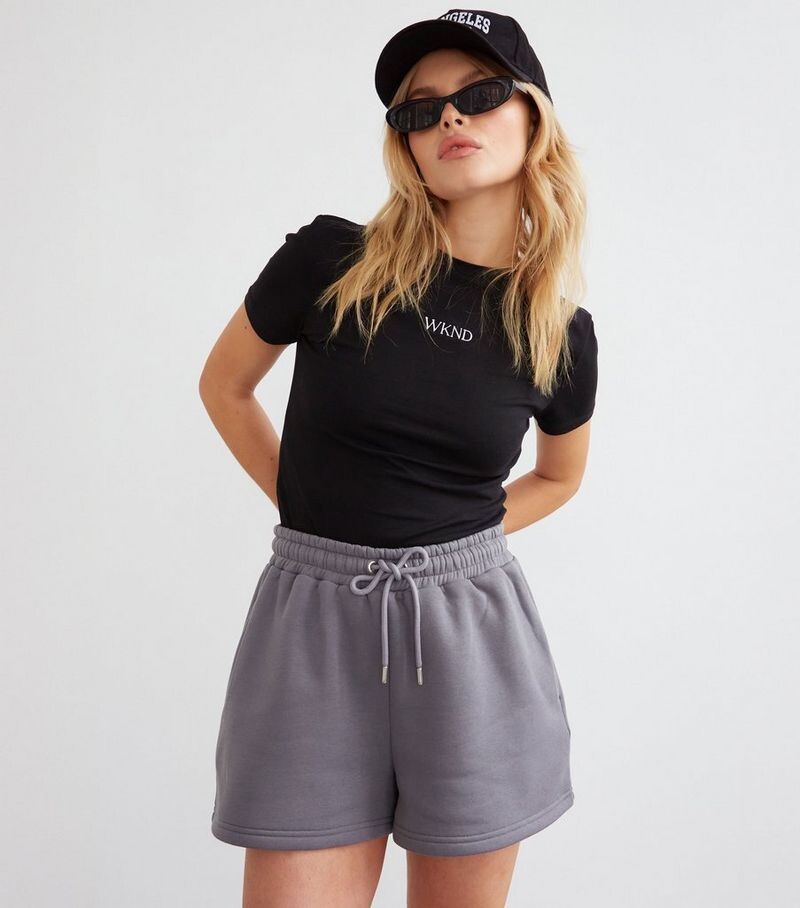 

WKNDGIRL Черная укороченная футболка WKNDGIRL, черный
