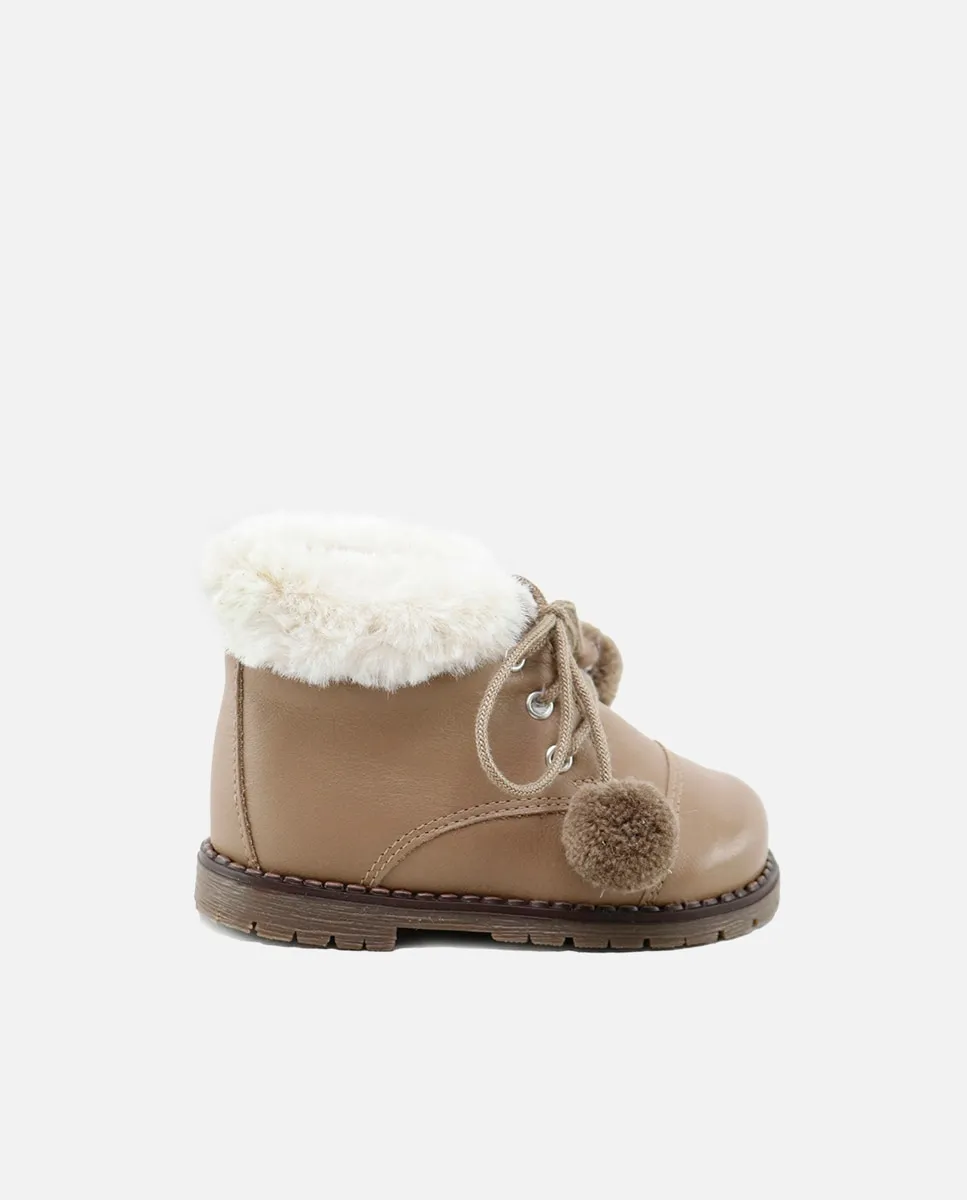 

Детские кожаные сапожки с меховой подкладкой и кисточками Eli 1957, бежевый