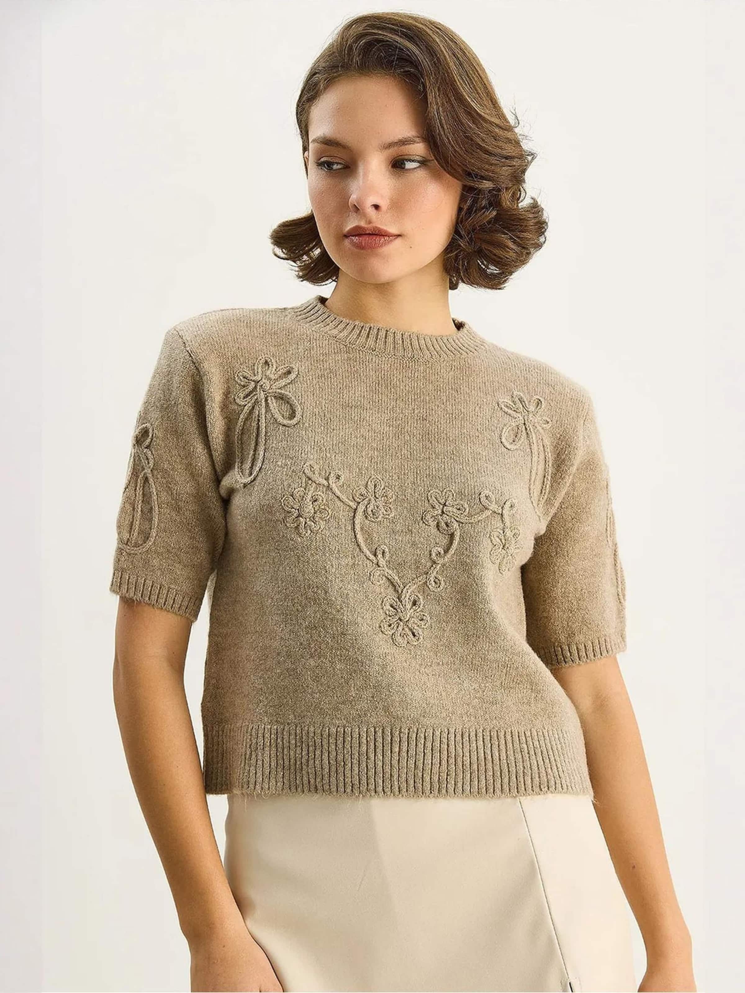 

Bianco Lucci Свитер в темно-бежевом цвете