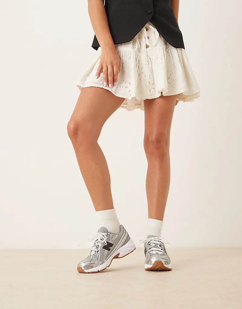 Кроссовки унисекс New Balance 740 серебристого и черного цветов — фото 4
