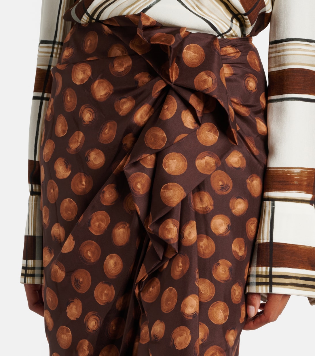 Юбка макси из шелкового атласа в горошек со сборками Dries Van Noten, коричневый — фото 4