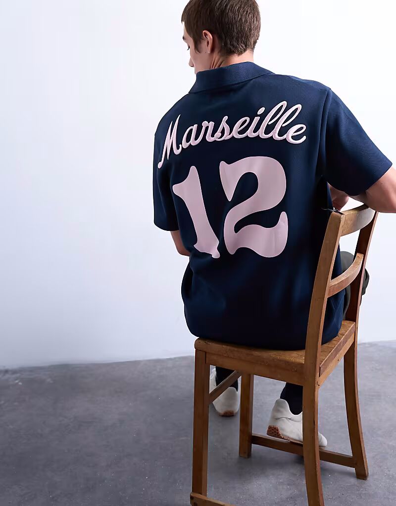 

Спортивная рубашка-поло свободного кроя с вышивкой «Марсель» на спине темно-синего цвета Topman